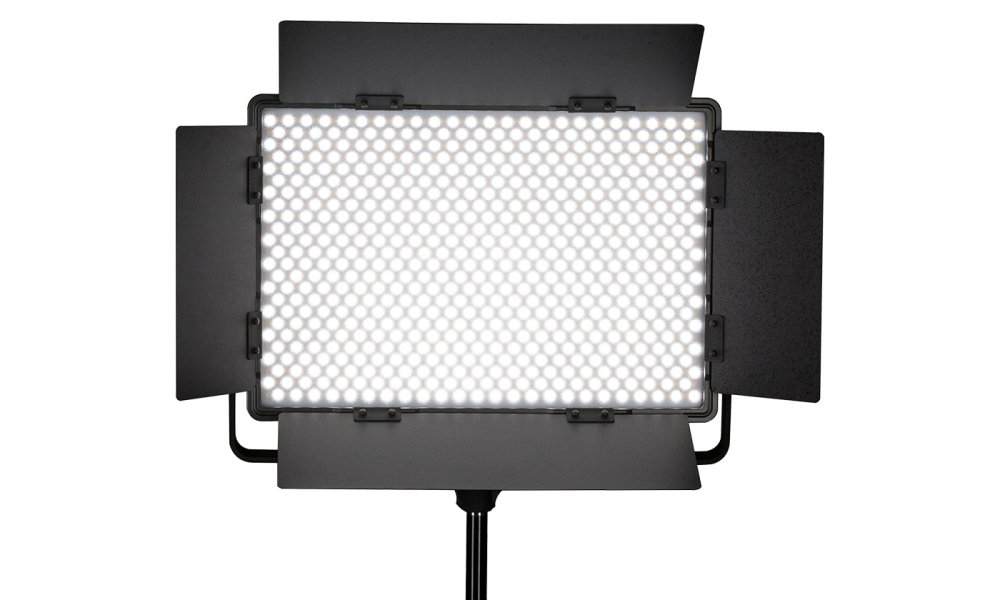 NanLite 1200CSA 3 light kit w/Trolley Case &amp; Light stands