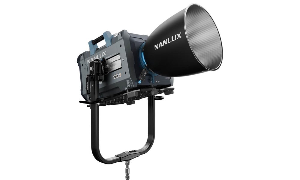 Nanlux Evoke 5000B Spot Light in Flight Case with 45 Reflector