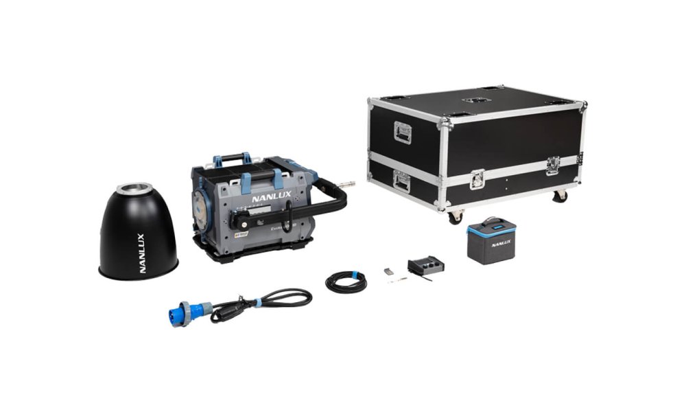 Nanlux Evoke 5000B Spot Light in Flight Case with 45 Reflector