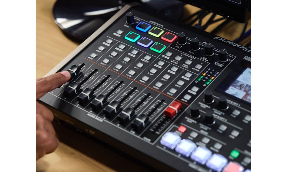 Roland VR-6HD Direct Streaming AV Mixer