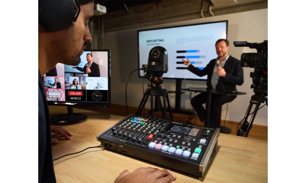 Roland VR-6HD Direct Streaming AV Mixer